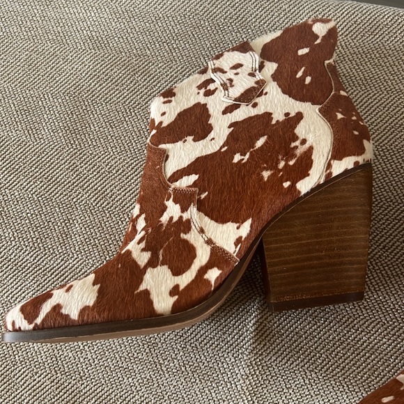 Chinese Laundry Brown and Cream Ankle Boots - Picture 4 of 12